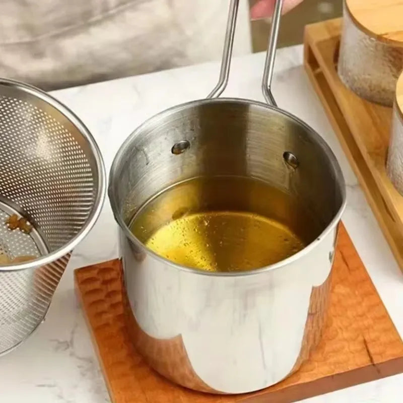 Home Kitchen Deep Fryer in Stainless Steel with Oil Strainer and Fry Basket, Perfect for Crispy Fries and Chicken Wings